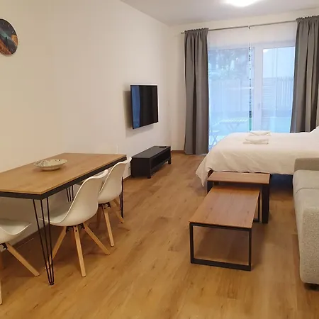 Apartment Stella Patio With Garage & Private Terrace Brünn
